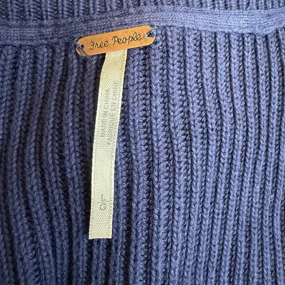 Free People, Dark Blue, V-Neck, Ribbed Sweater- L - Picture 4 of 8